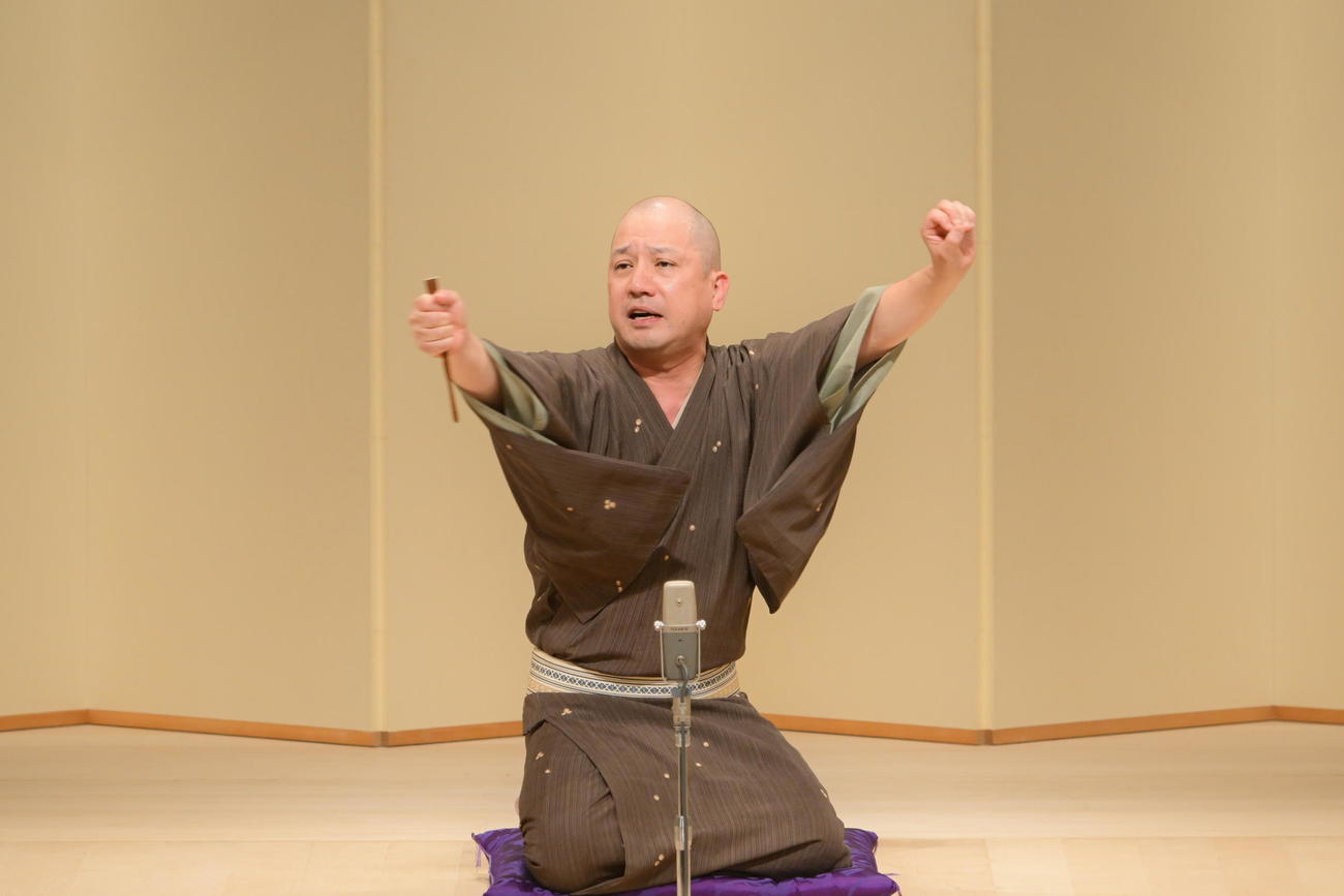 大阪・なんばグランド花月で行われた桂文珍の独演会にゲスト出演した春風亭一之輔