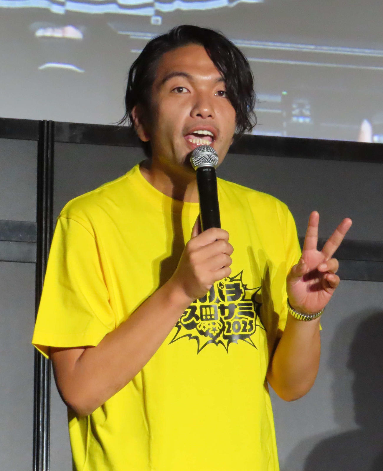 「みんなのパチンコ・パチスロサミット2025」のステージに登壇した見取り図・盛山晋太郎（撮影・寺本吏輝）