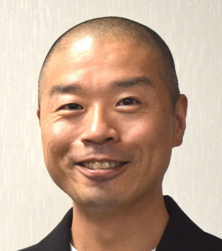 アキナ山名文和（2024年撮影）