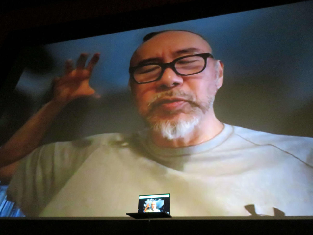 映画「野火」4K初上映後トークイベントにリモートで参加した塚本晋也監督（撮影・村上幸将）
