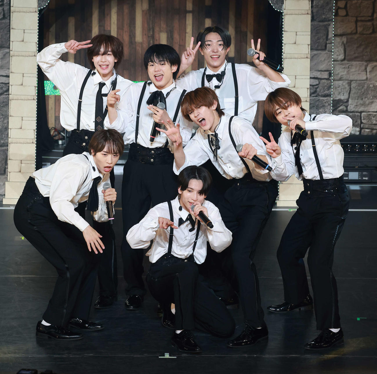 ライブツアーを行ったAmBitious