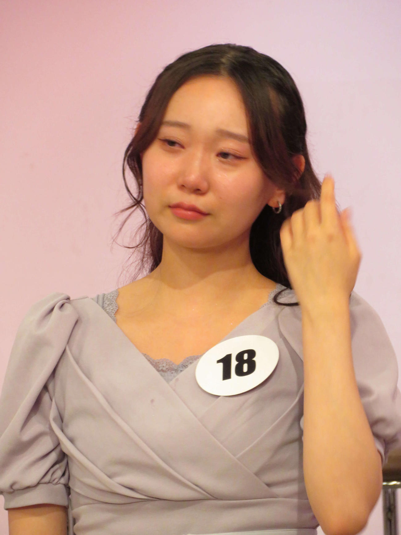 宮前真樹がプロデュースする新アイドルグループオーディションでメンバーに選ばれて涙する、さえ（撮影・村上幸将）