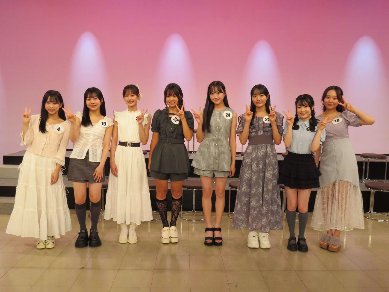宮前真樹がプロデュースする新アイドルグループオーディションでメンバーに選ばれた、左から、ももか、こころ、れいらん、ゆずな、ひなの、はるな、まほ、さえ（撮影・村上幸将）