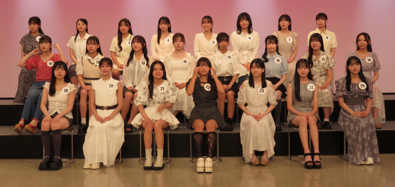 宮前真樹がプロデュースする新アイドルグループオーディションの最終選考に残ったメンバー（撮影・村上幸将）