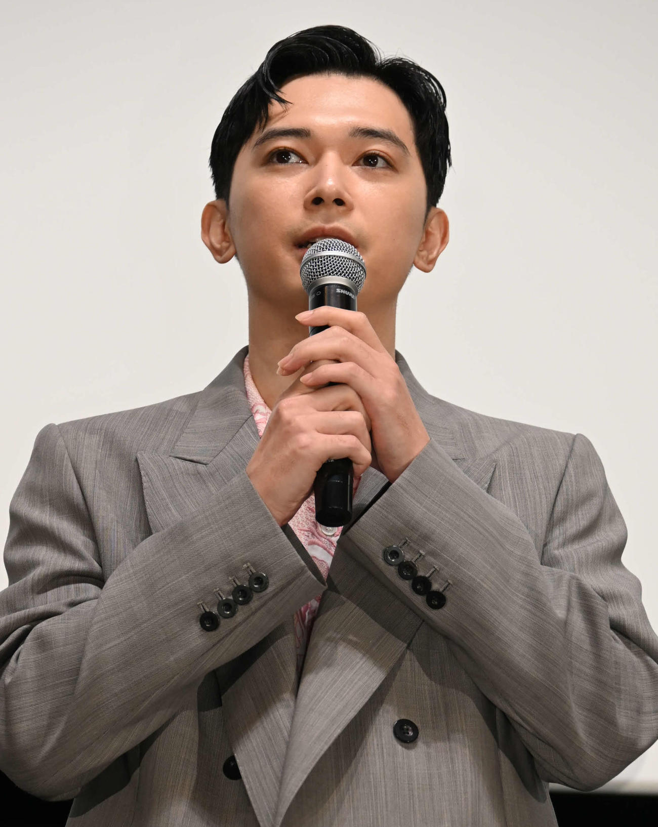 大阪市内で主演映画「国宝」の特大ヒット記念舞台あいさつに登壇した吉沢亮（撮影・松浦隆司）