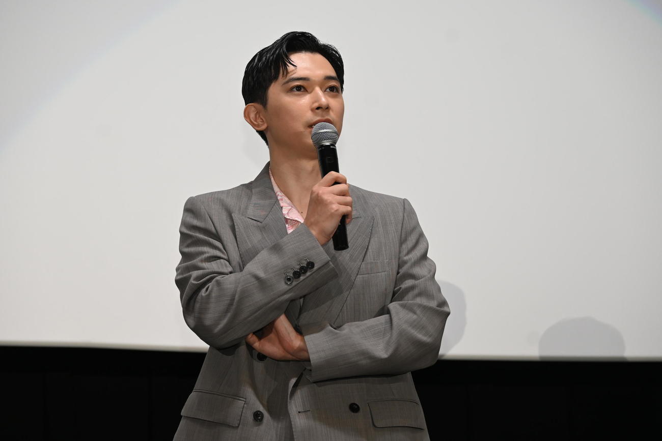 大阪市内で主演映画「国宝」の特大ヒット記念舞台あいさつに登壇した吉沢亮（撮影・松浦隆司）
