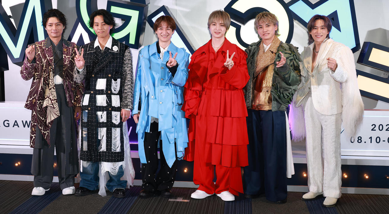 会見を行うKis－My－Ft2。左から横尾渉、藤ケ谷太輔、宮田俊哉、玉森裕太、二階堂高嗣、千賀健永（撮影・中島郁夫）
