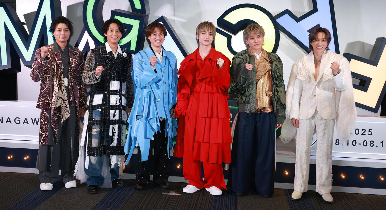 会見を行うKis－My－Ft2。左から横尾渉、藤ケ谷太輔、宮田俊哉、玉森裕太、二階堂高嗣、千賀健永（撮影・中島郁夫）