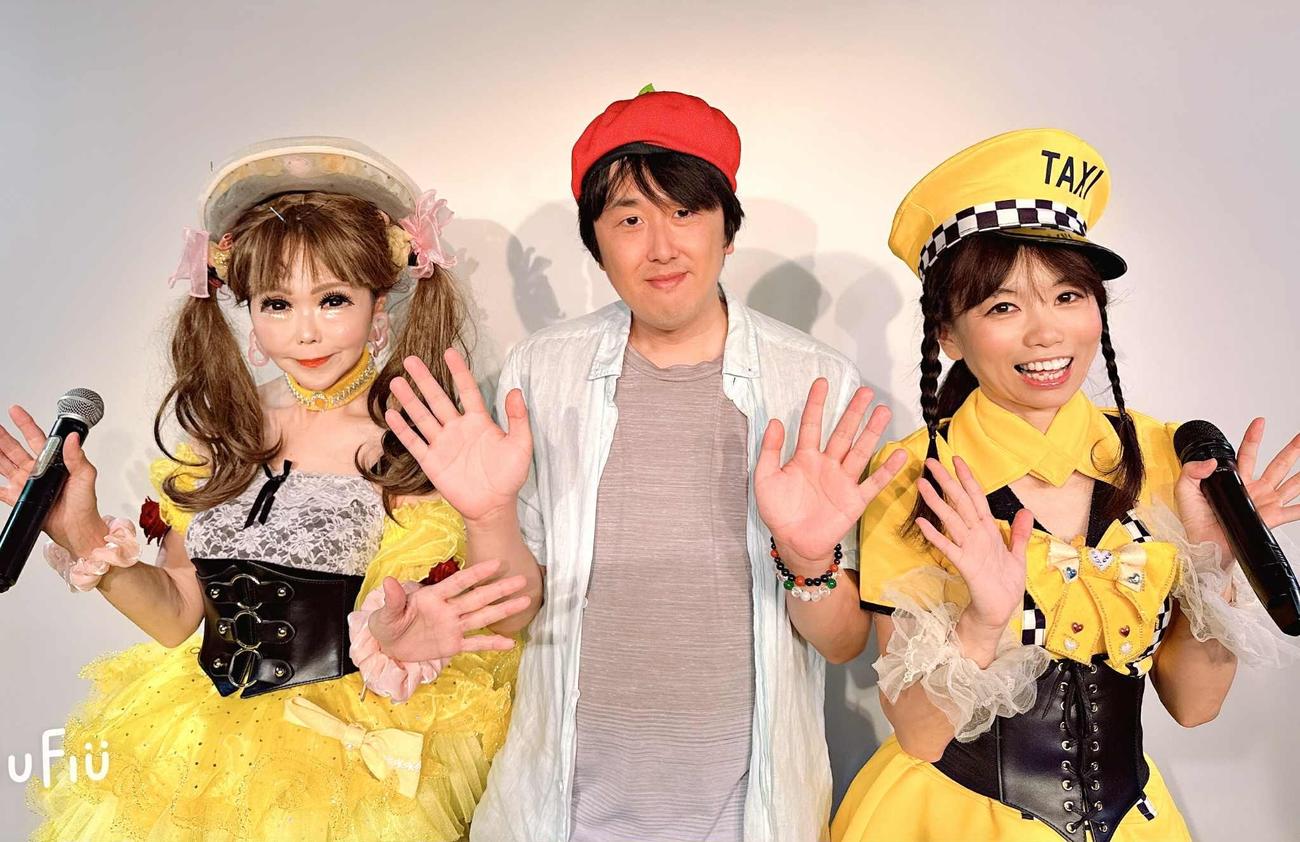 映画「ミリオンキッス物語」の舞台あいさつに登場した、左から恵中瞳、りんご監督、カンパーニュ楓