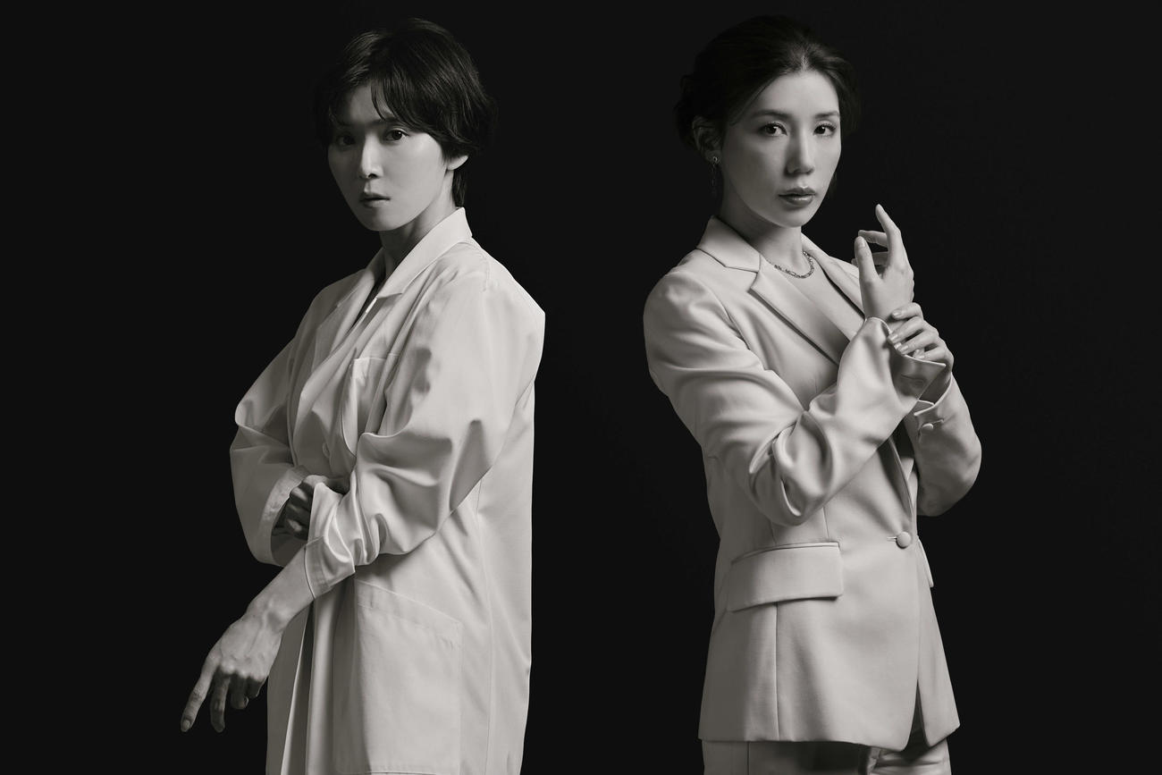 Netflixシリーズ「ダウンタイム」に主演の松岡茉優（左）と共演の仲里依紗