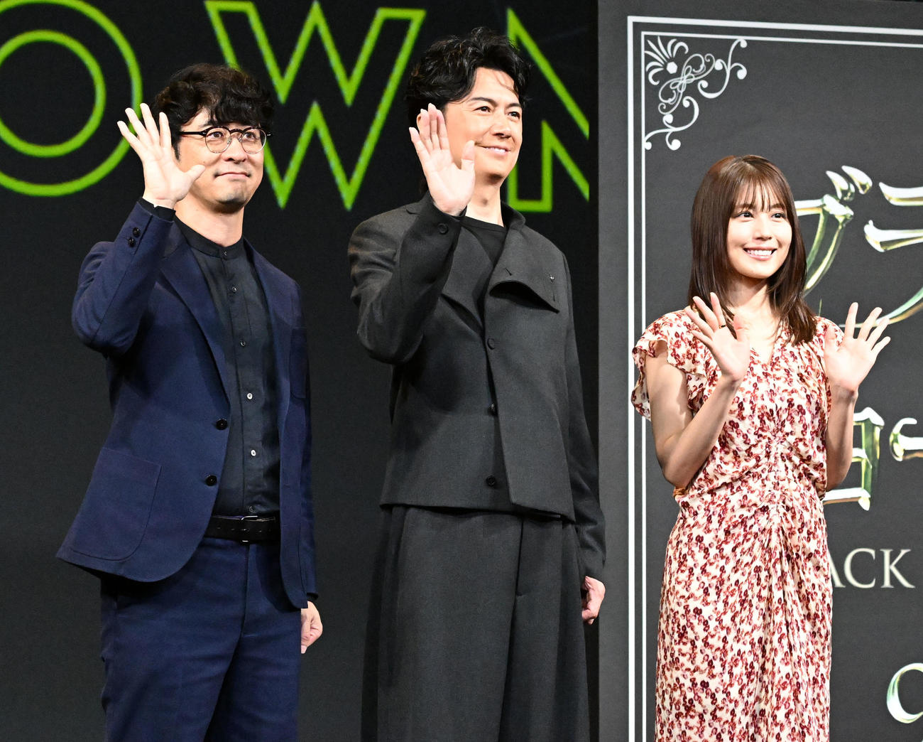 映画「ブラック・ショーマン」完成報告会に登場した、左から田中亮監督福山雅治、有村架純（撮影・千葉一成）