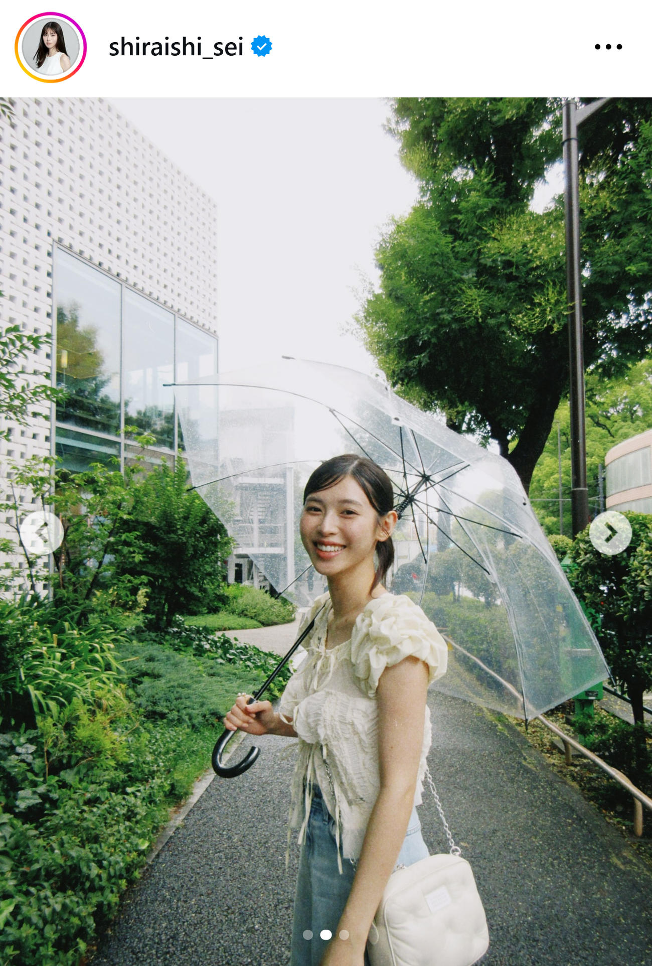 白いトップス姿の白石聖（白石聖のインスタグラムから）