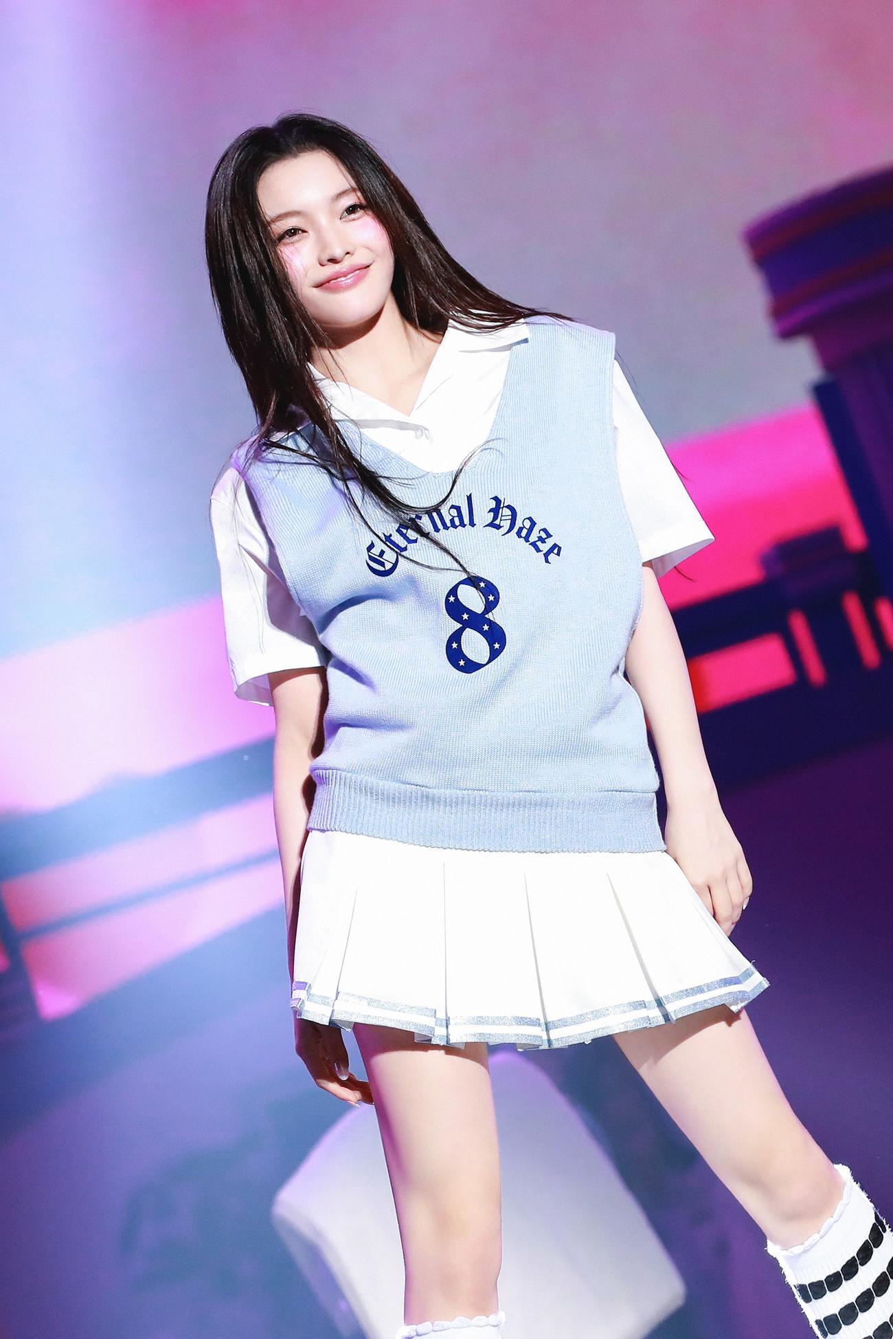 日本公演「2025ILLIT GLITTER DAY IN JAPAN」でパフォーマンスするILLITのIROHA（イロハ）（C）(P)＆(C) BELIFT LAB Inc.