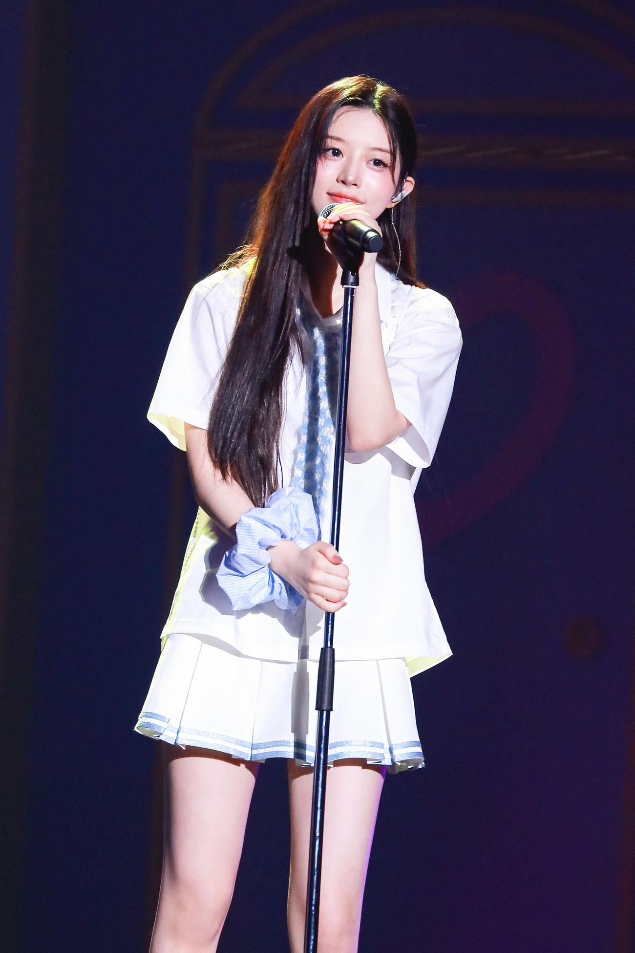 日本公演「2025ILLIT GLITTER DAY IN JAPAN」でパフォーマンスするILLITのMINJU（ミンジュ）（C）(P)＆(C) BELIFT LAB Inc.