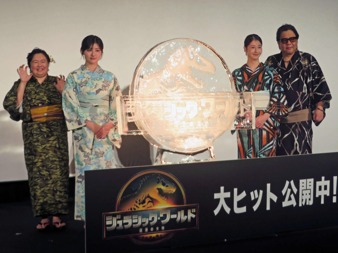 映画「ジュラシック・ワールド／復活の大地」大ヒット記念新ジュラ夏祭りイベントに出席した、左からやす子、吉川愛、松本若菜、楠大典（撮影・川田和博）