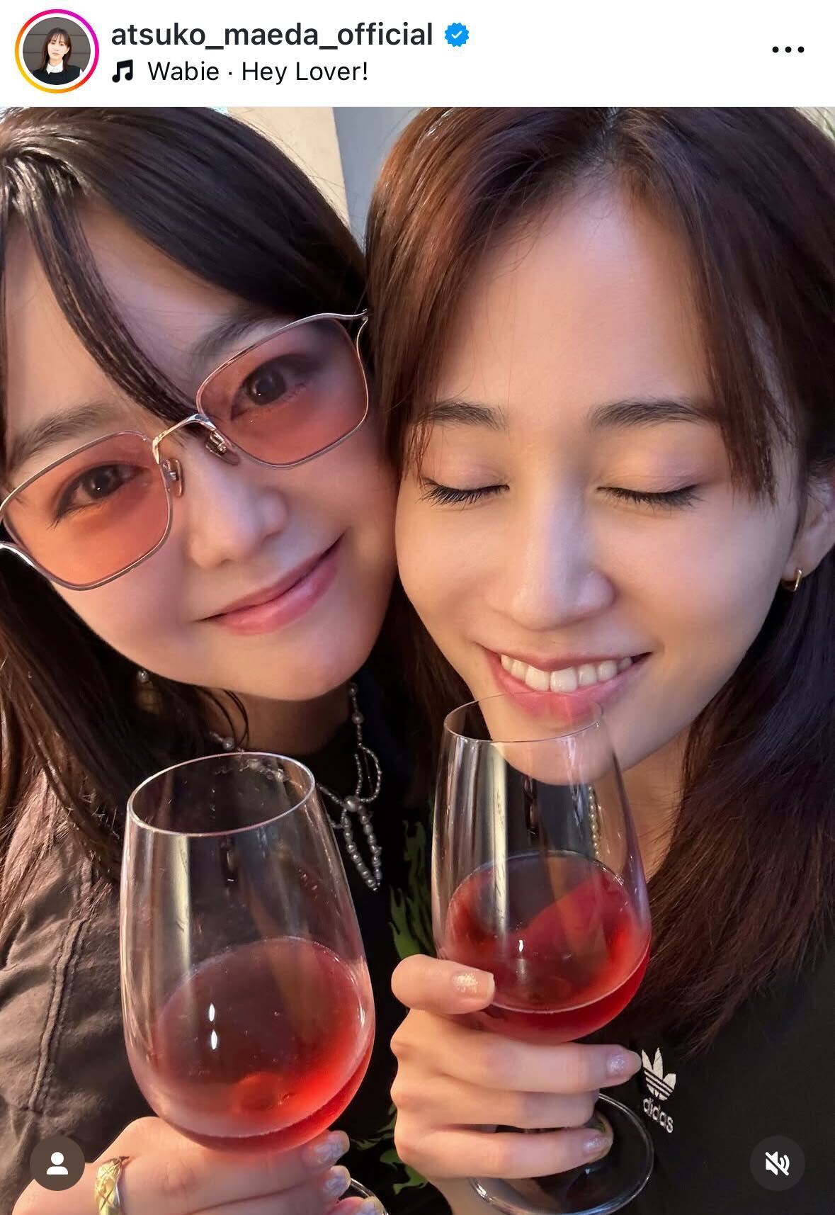 峯岸みなみと顔寄せ合うツーショット（前田敦子のインスタグラムから）