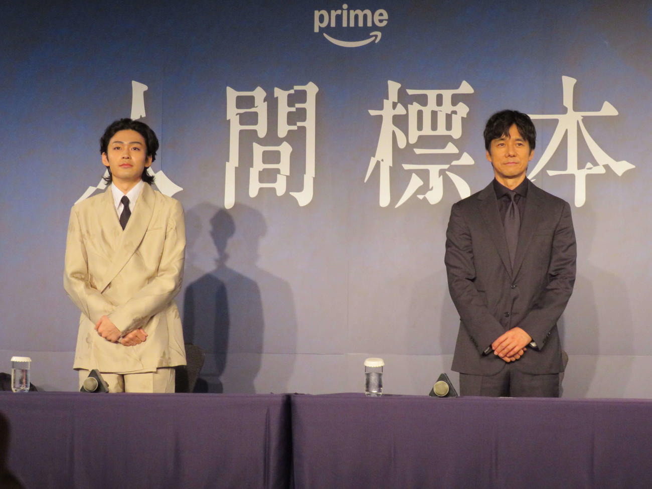 Amazon MGMスタジオ制作の新ドラマシリーズ「人間標本」制作発表会見に出席した市川染五郎（左）と西島秀俊（撮影・村上幸将）