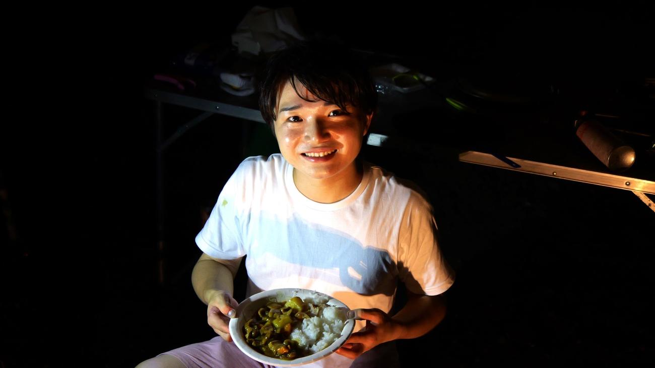 “挑戦”シリーズ第2弾でキャンプに挑み、カレーライスを作った小山雄大