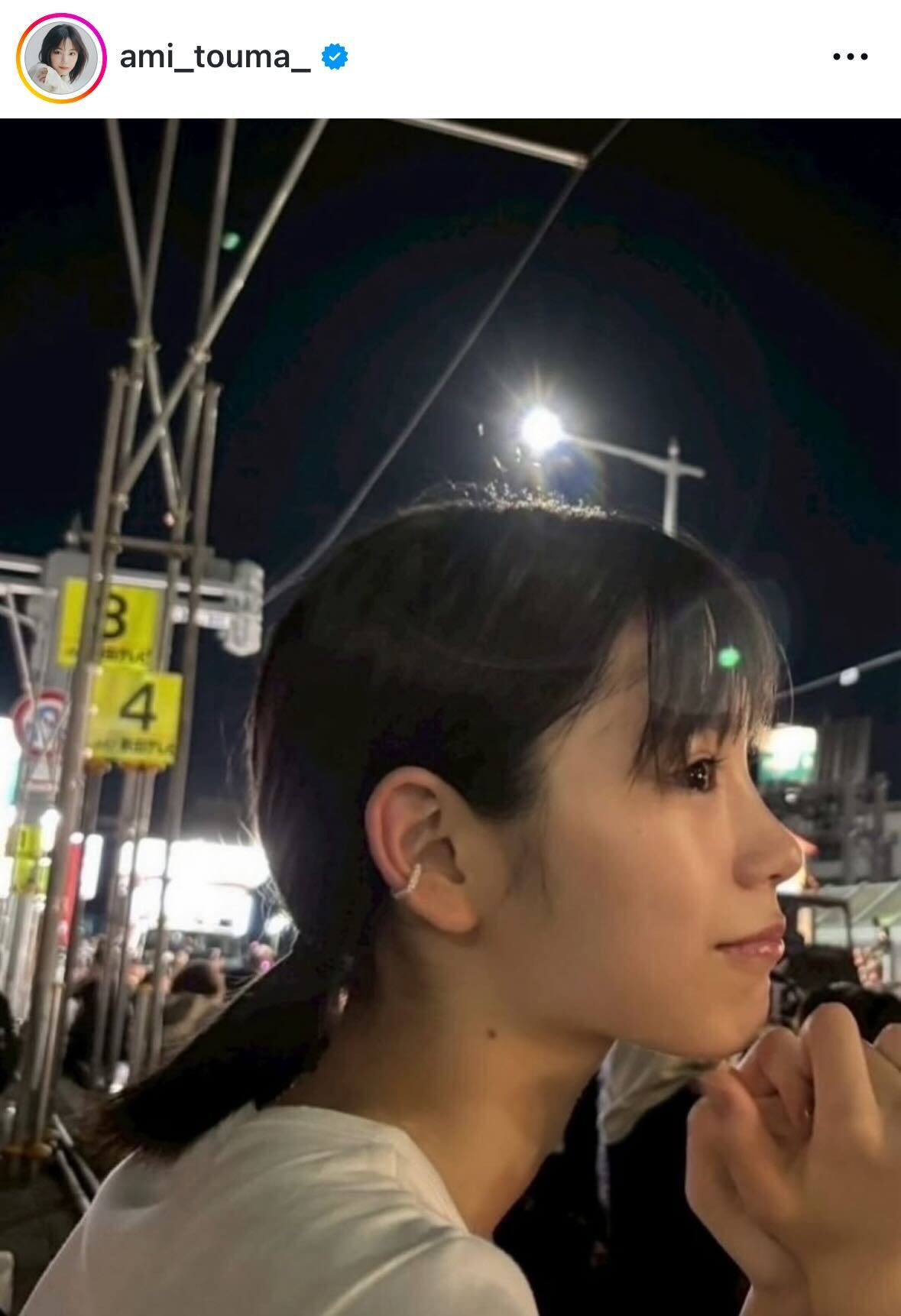 お祭りを見つめる横顔（當真あみのインスタグラムから）