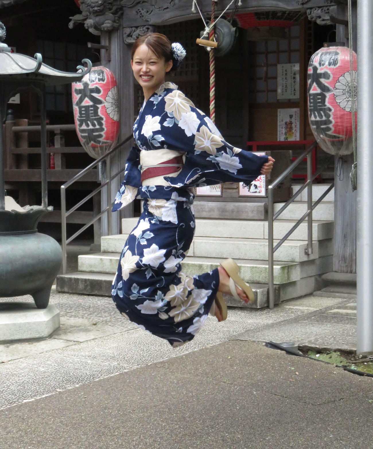 20歳の誕生日に浴衣姿で元気なジャンプを見せる畠中夢叶