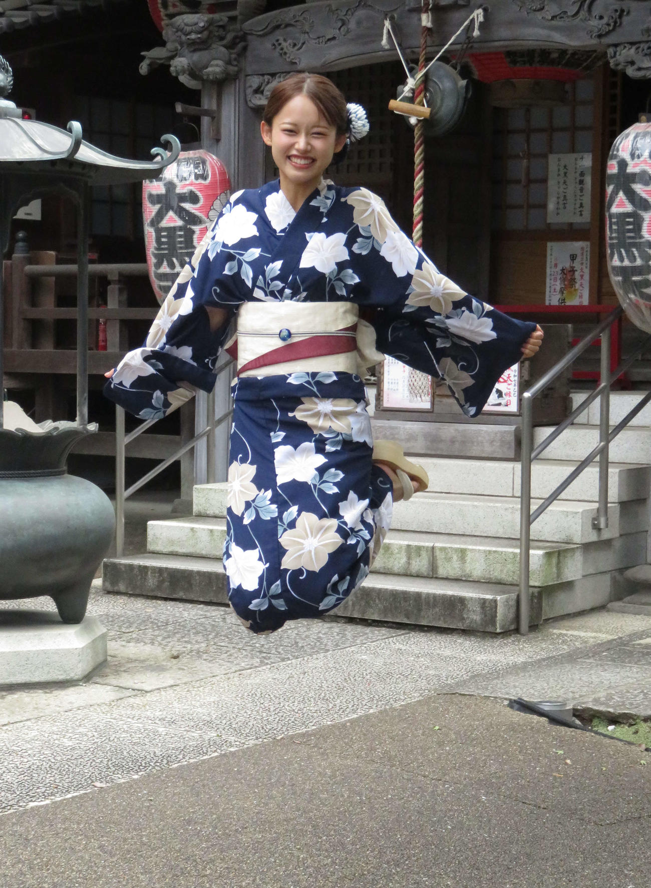 20歳の誕生日に浴衣姿で元気なジャンプを見せる畠中夢叶