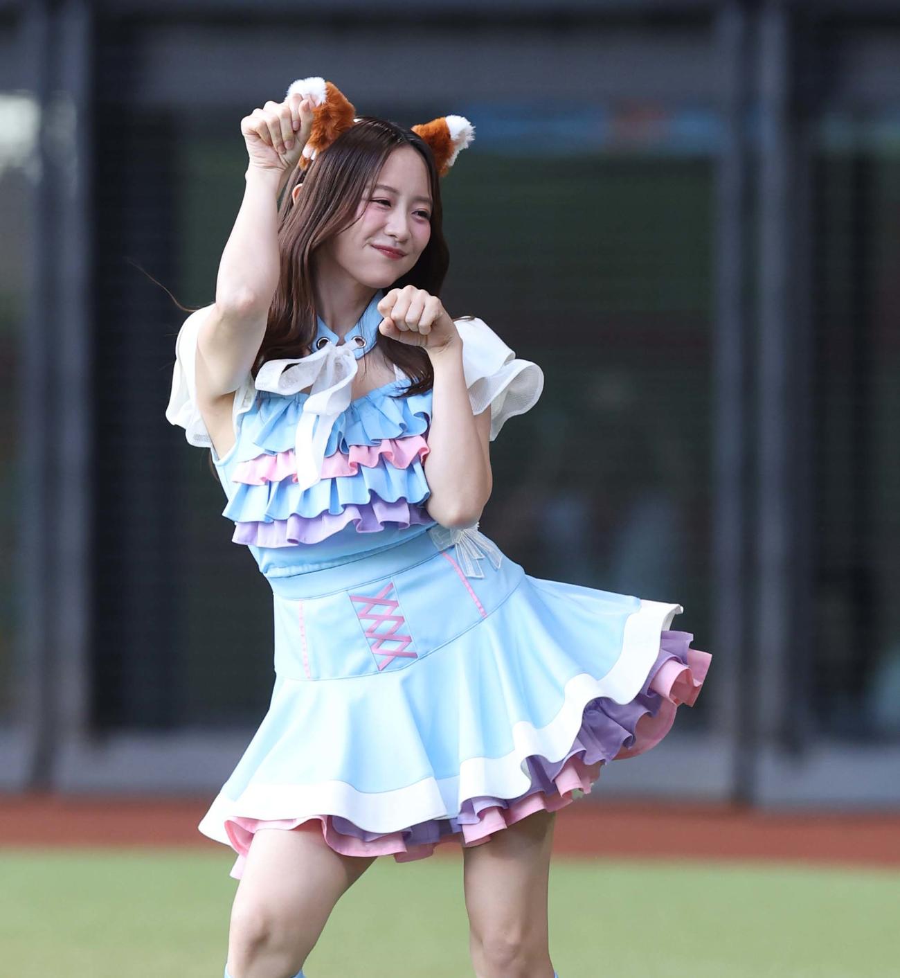 きつねダンスを踊る森香澄（2025年7月5日撮影）