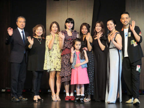 キャシー中島の孫八瑠子が勝野劇団公演でキャシーの幼少期役で出演
