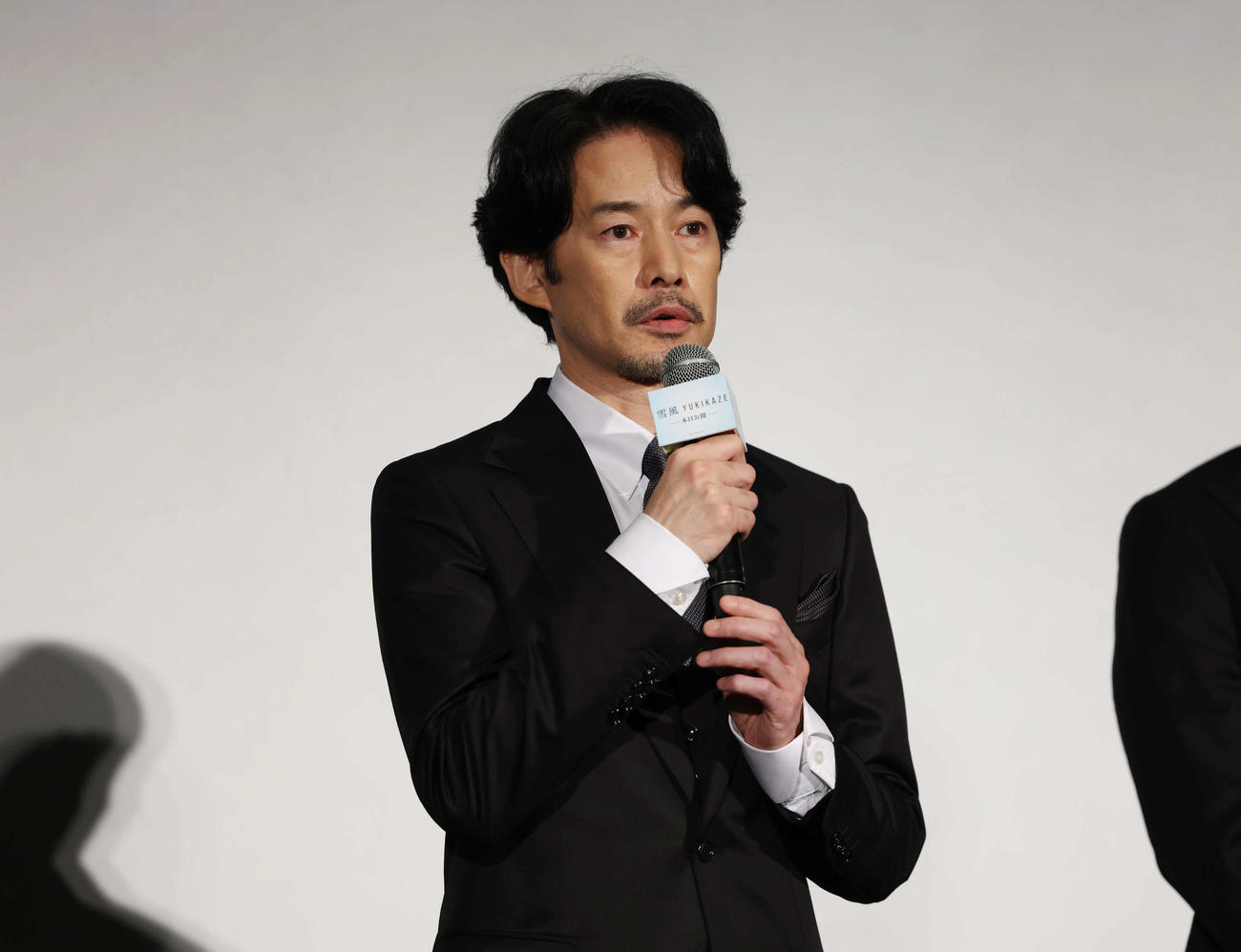 初日舞台あいさつで話をする竹野内豊（撮影・増田悦実）