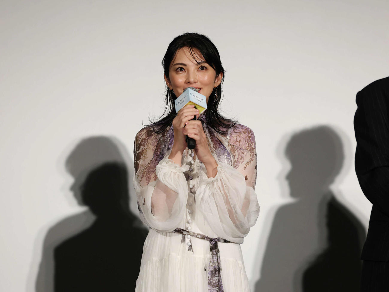 初日舞台あいさつで話をする田中麗奈（撮影・増田悦実）