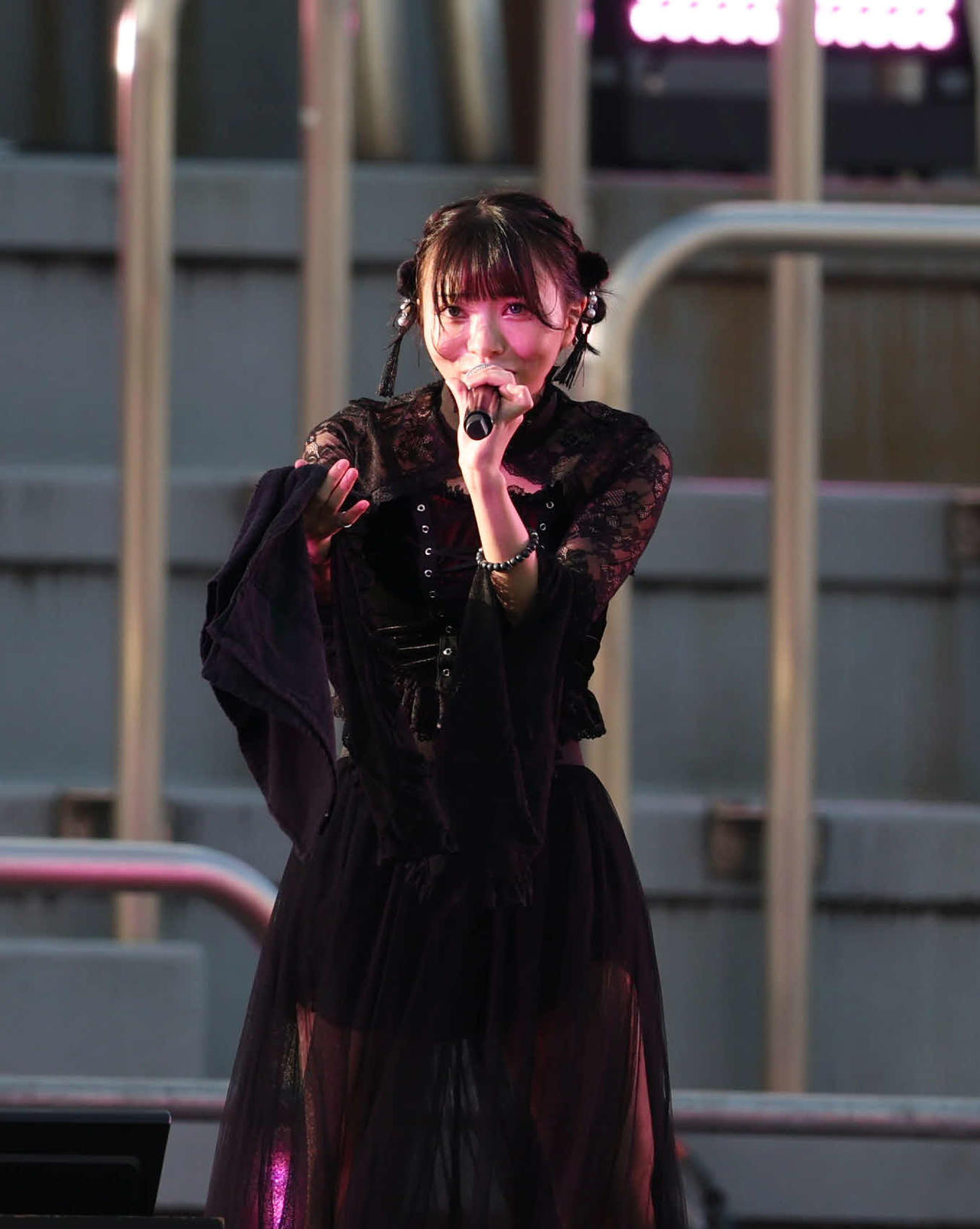 秩父宮ラグビー場でのライブに登場した澤村光彩（撮影・増田悦実）