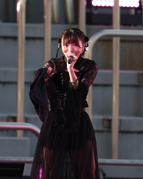 秩父宮ラグビー場でのライブに登場した澤村光彩（撮影・増田悦実）