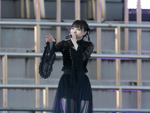 秩父宮ラグビー場でのライブに登場した澤村光彩（撮影・増田悦実）