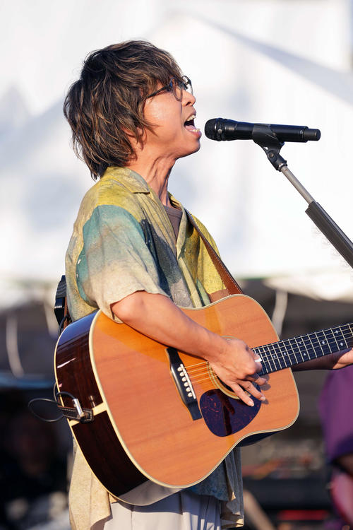 ライブで熱唱するwacci（撮影・小島史椰）