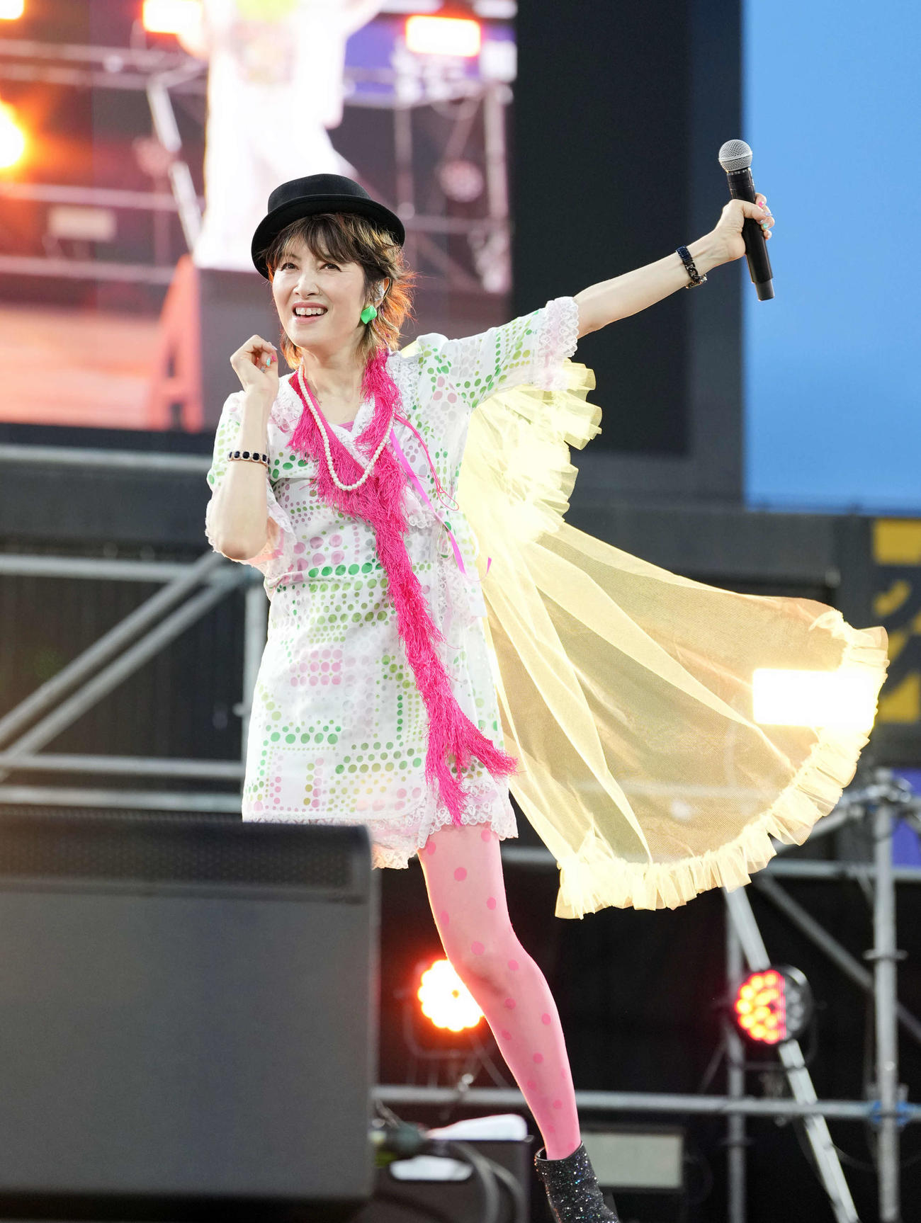 ライブで熱唱する荻野目洋子（撮影・小島史椰）