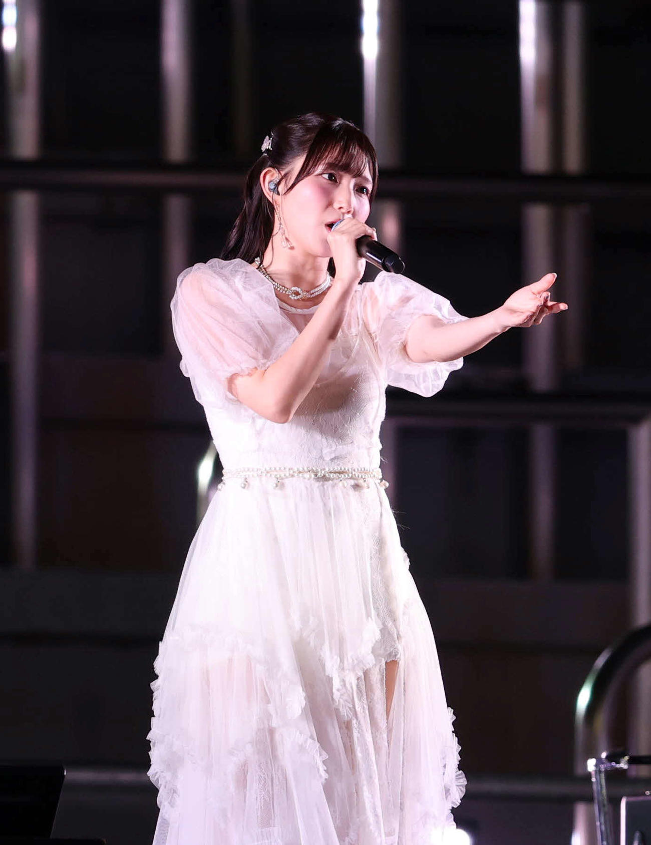 秩父宮ラグビー場でのライブに登場した青山なぎさ（撮影・増田悦実）