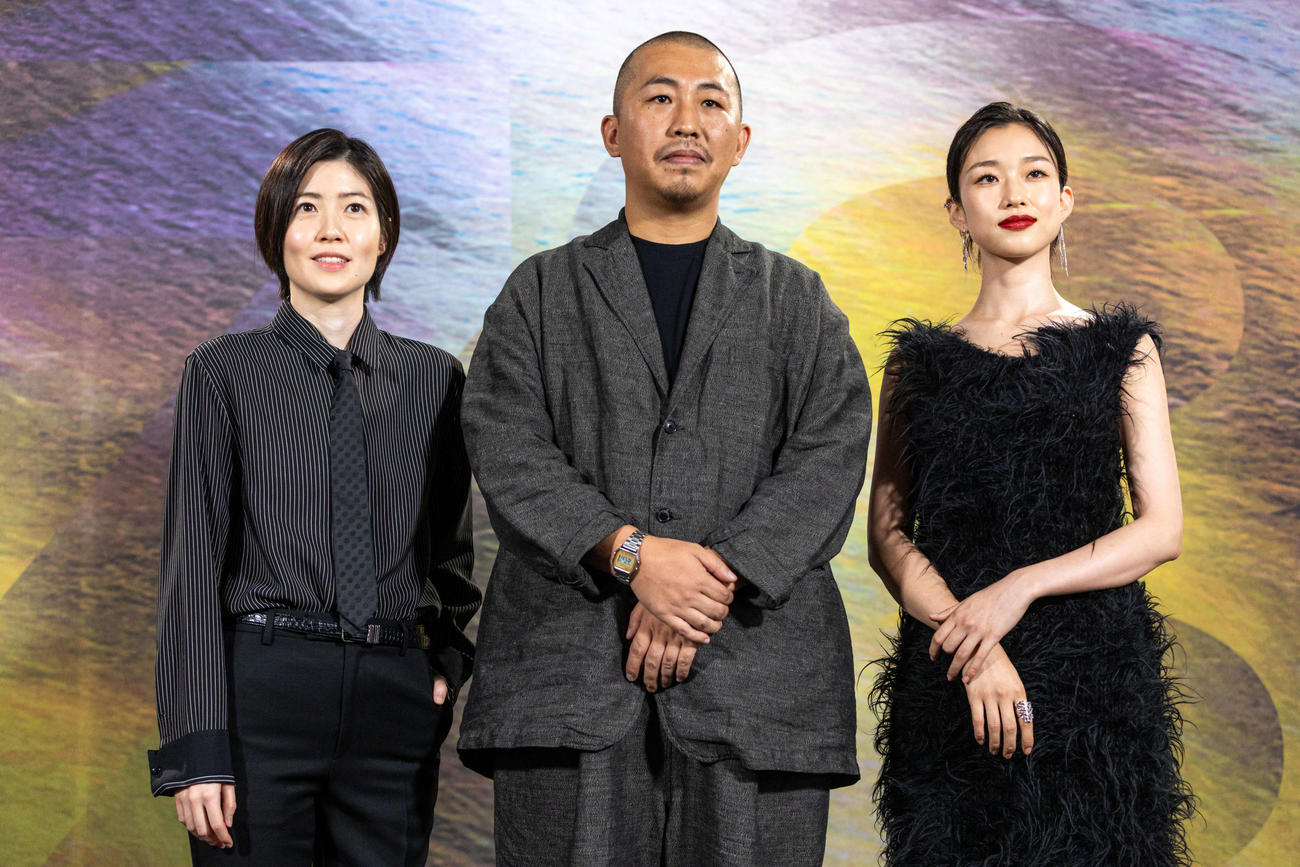 ロカルノ映画祭に参加した「旅と日々」の、左からシム・ウンギョン、三宅唱監督、河合優実（Copyright: Locarno Film Festival／Ti－Press）