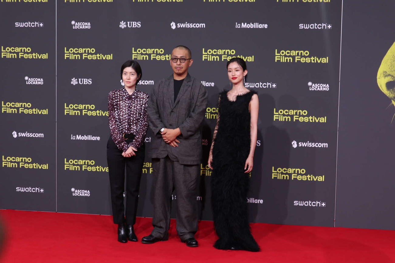 ロカルノ映画祭に参加した「旅と日々」の、左からシム・ウンギョン、三宅唱監督、河合優実（Copyright: Locarno Film Festival／Ti－Press）