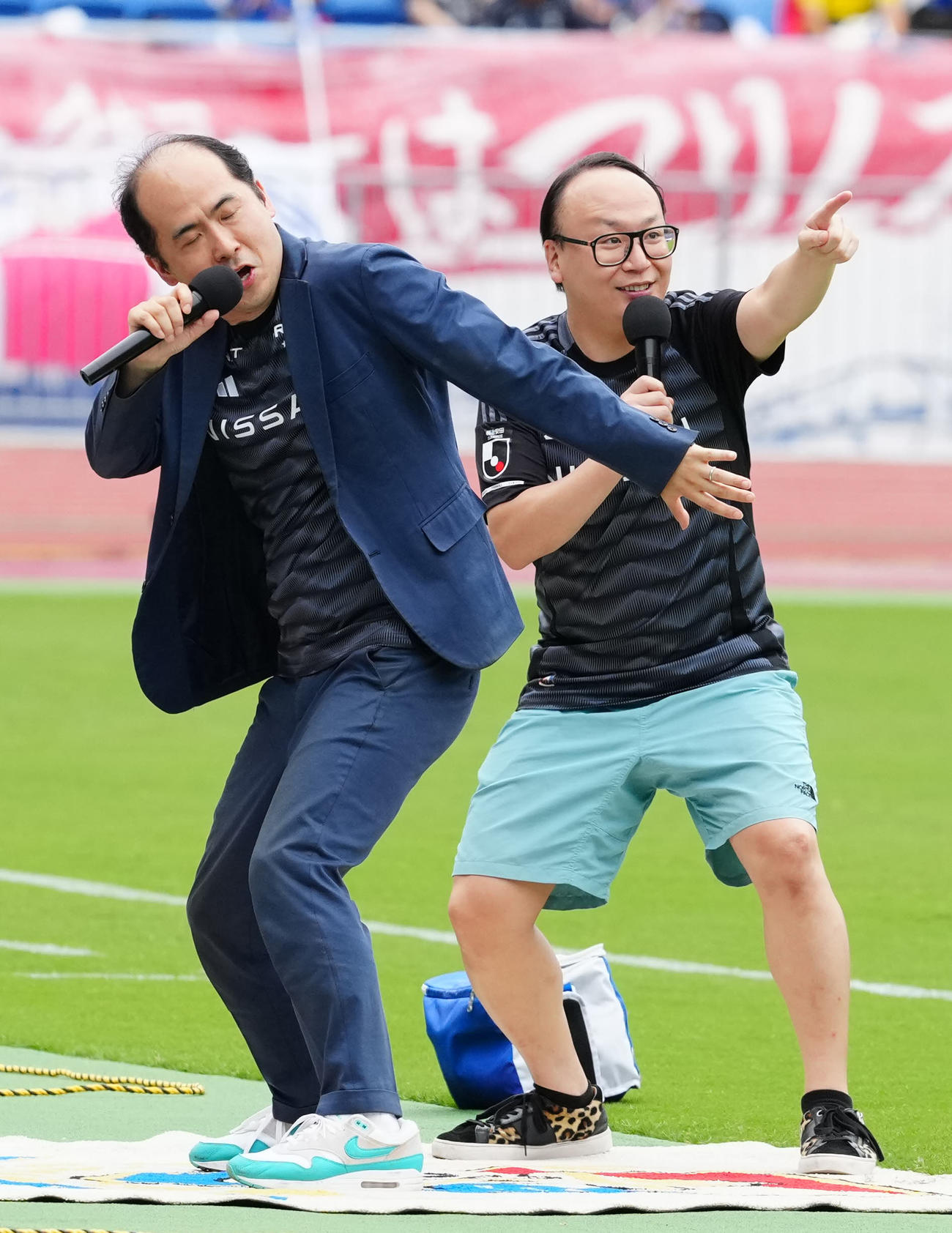 「トレンディエンジェル」の斎藤司（左）とたかし　（2024年6月撮影）