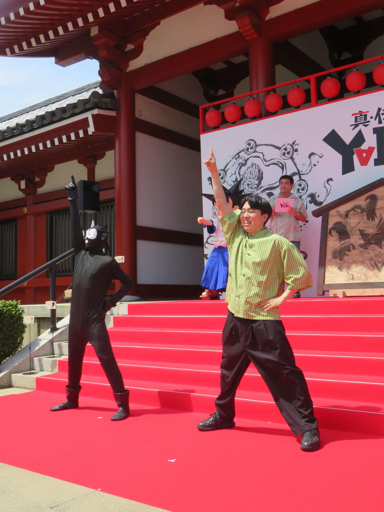 「真・侍伝　YAIBA」浅草寺絵馬奉納セレモニーでダンスを披露するジェラードンのかみちぃ（前列右）