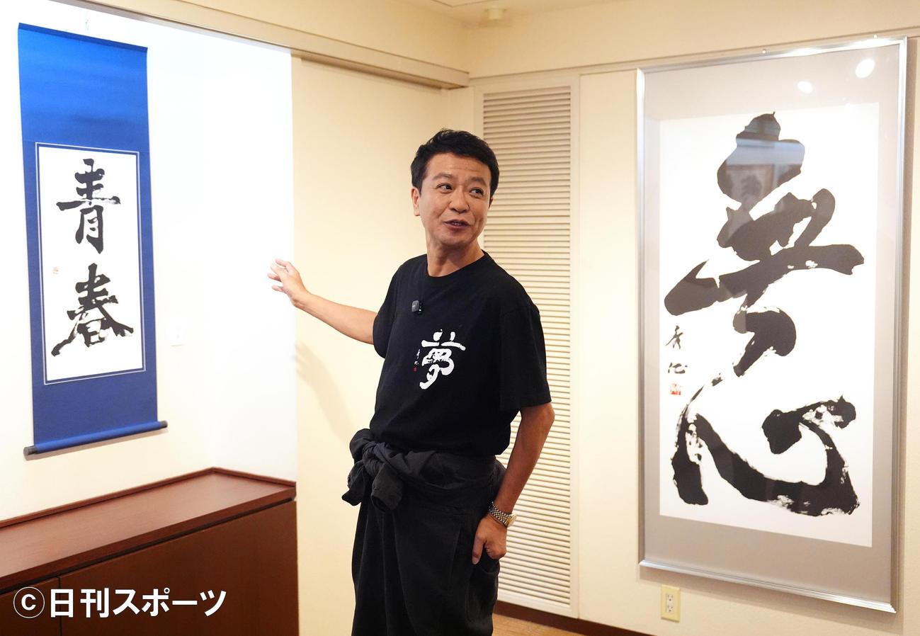 銀座・鳩居堂で書道展を開催する中山秀征（撮影・江口和貴）