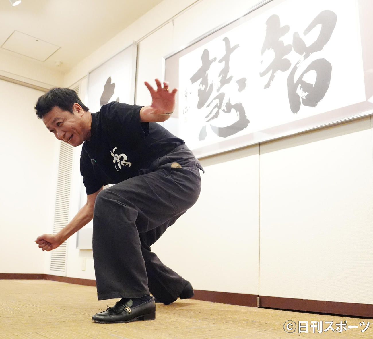 銀座・鳩居堂で書道展を開催する中山秀征（撮影・江口和貴）