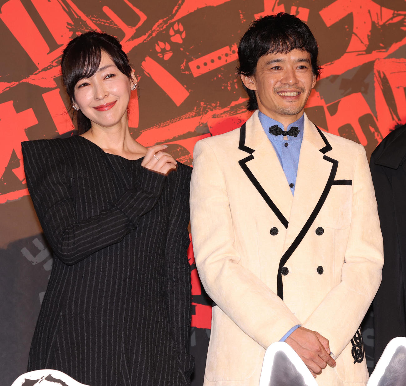 「THE　オリバーな犬、（Gosh！！）このヤロウ　MOVIE」完成披露試写会舞台あいさつを行った麻生久美子（左）と池松壮亮（撮影・野上伸悟）