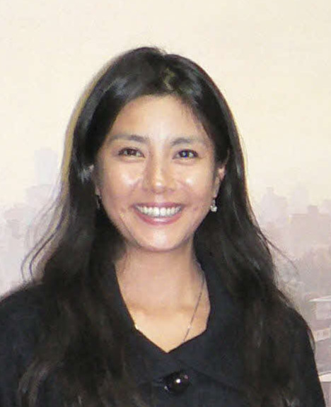亀山忍さんを追悼した立花理佐（2011年11月撮影）