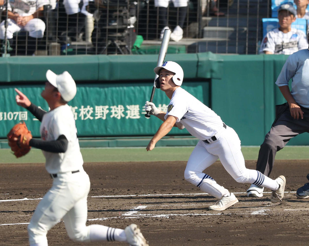 日大三対県岐阜商　2回裏県岐阜商無死一、三塁、横山は同点犠飛を放つ（撮影・上田博志）