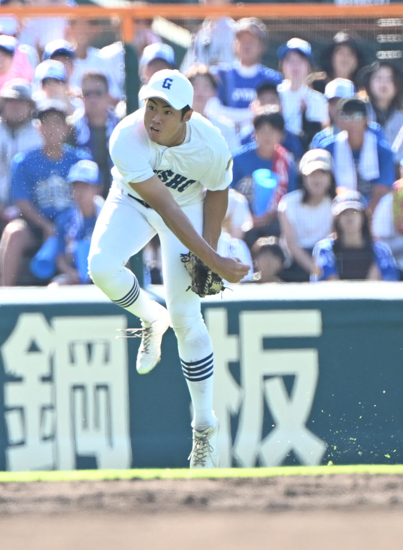 日大三対県岐阜商　2回表日大三2死二塁、松永の左前打で本塁に送球する左翼手・宮川（撮影・和賀正仁）