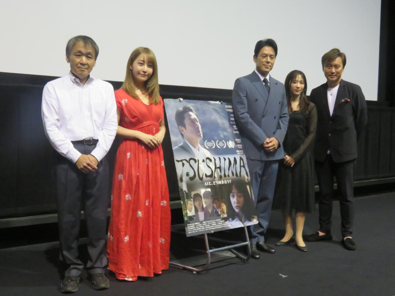 映画「TSUSHIMA」の舞台あいさつに出席した、左から山根高文監督、中西悠貴、山田純大、二宮芽生、ケニー大倉