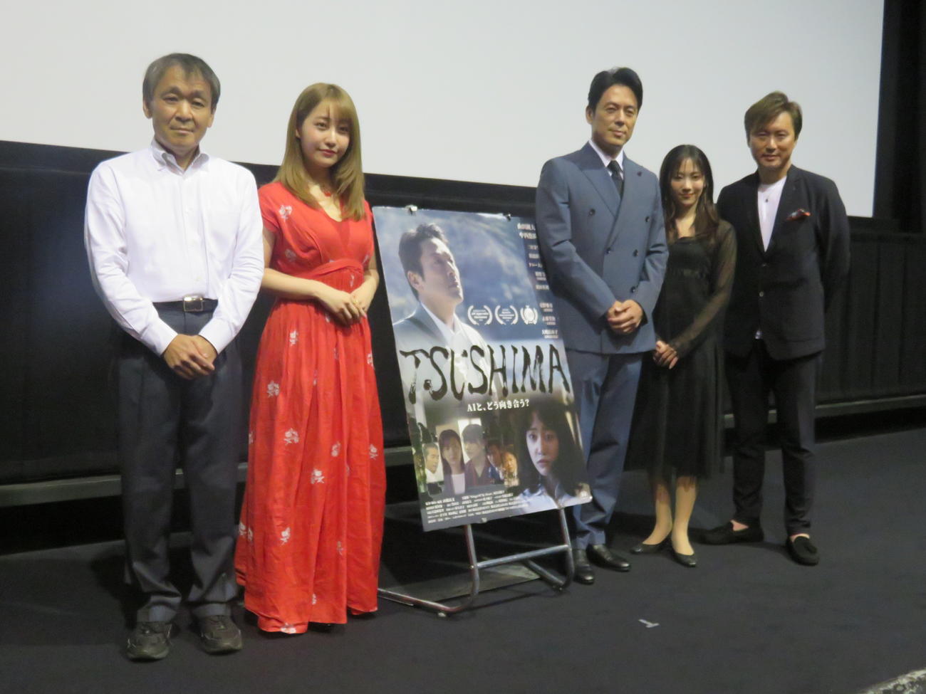 映画「TSUSHIMA」の舞台あいさつに出席した、左から山根高文監督、中西悠貴、山田純大、二宮芽生、ケニー大倉