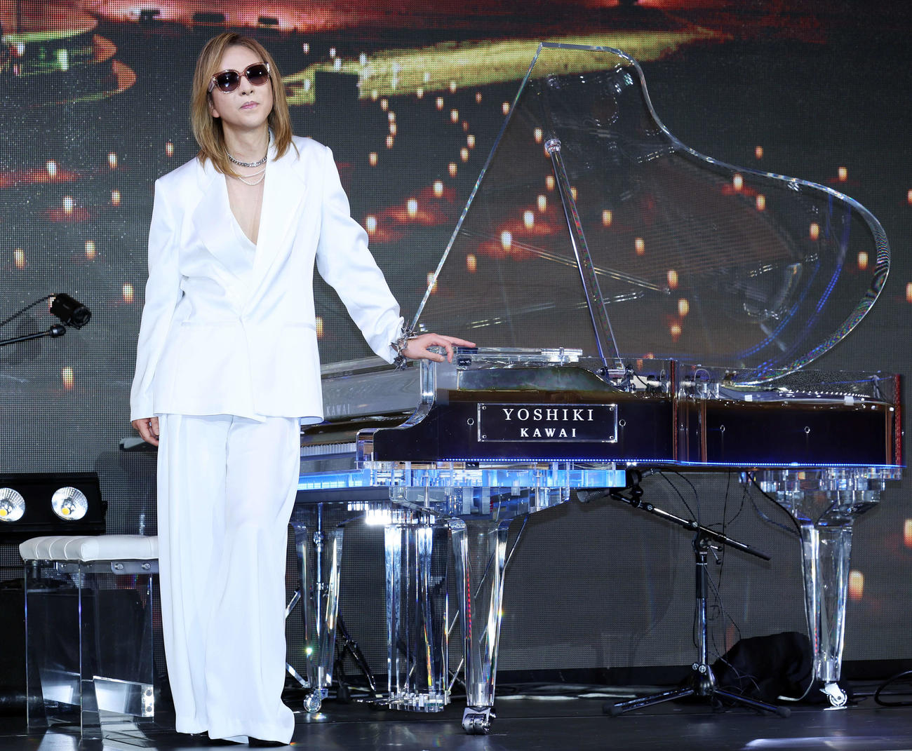 YOSHIKI　サウジアラビア公演発表記者会見に登壇し、フォトセッションを行ったYOSHIKI（撮影・山本朝陽）