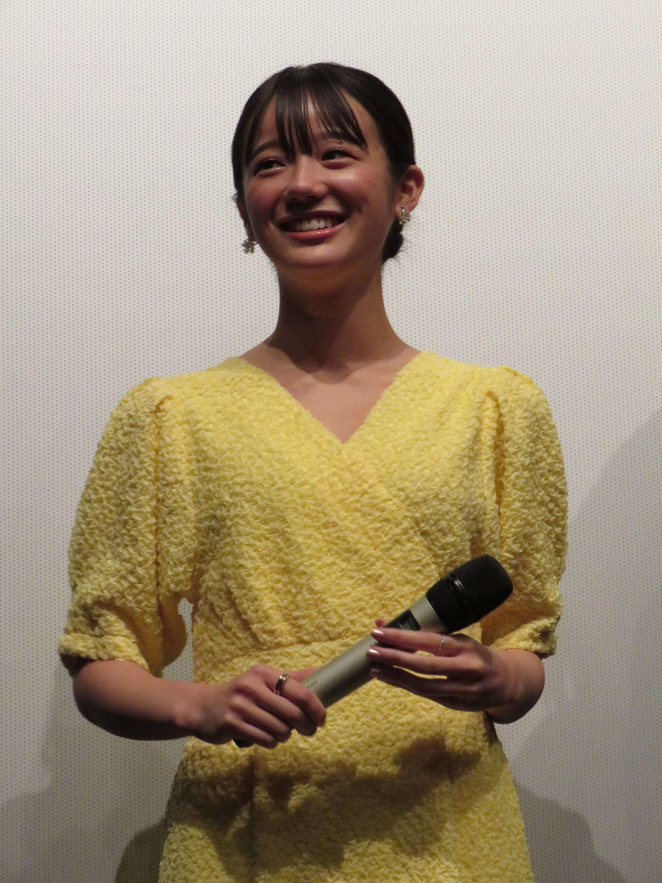 映画「蔵のある街」初日舞台あいさつに登壇した中島瑠菜（撮影・村上幸将）