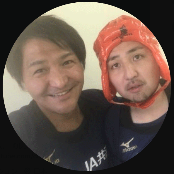 スリムクラブの真栄田賢と内間政成（真栄田賢のXから）